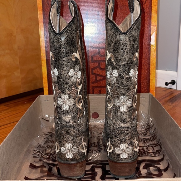 Corral Boots - Picture 5 of 8